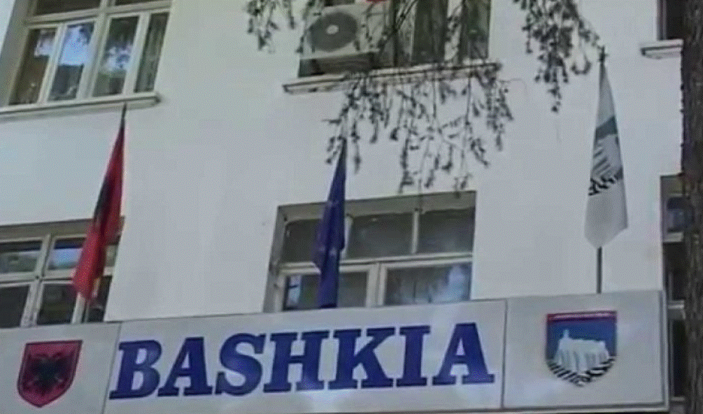 “Fshesa” mbërrin në Gjirokastër, 7 administratorë paraqesin dorëheqjet