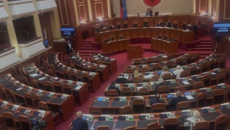 Fund i vakët i Parlamentit, por deputetët mbushin xhepat! Për qershorin, 300 mijë euro paga, mbi 220 mijë euro dietat