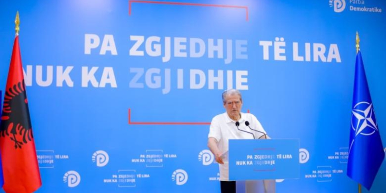 Berisha akuzon: Zjarret krim shtetëror, Rama përgjegjësi