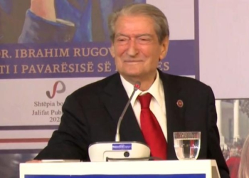 Video/ Teksa fliste për Ibrahim Rugovën, Berisha bëhet ‘lëmsh’: Ishte garant i pavarësisë së Shqipërisë… Kosovës!