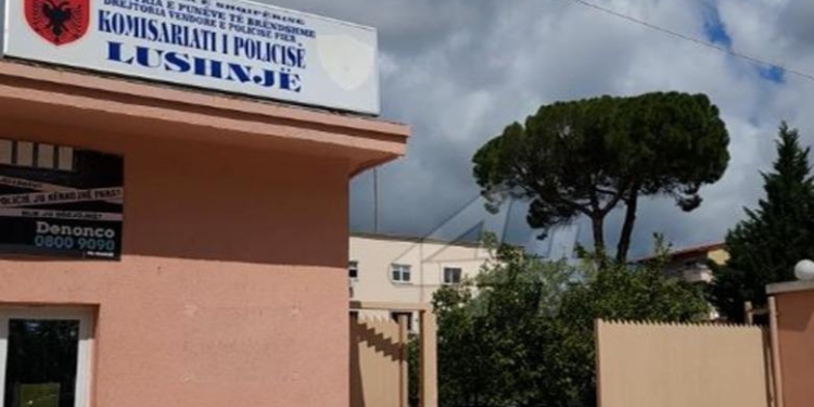Pronari i lokalit qëllon me armë zjarri drejt klientit në Lushnje, shpallet në kërkim