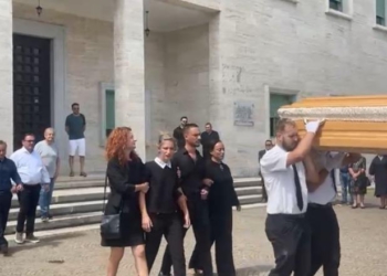 Mbyllen homazhet, gazetari Artur Zheji përcillet për në banesën e fundit