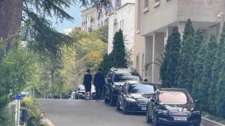 Rama vijon takimet në zyrën e tij! Çfarë pritet të ndodhë sot?