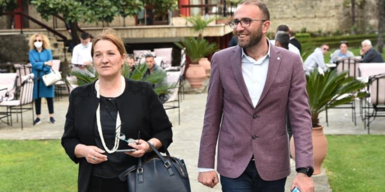 “Heroi im, Gazi”, këshilltari i PD nxjerr shkrimin e Açkës në 2021: Me djem të tillë e kemi gatuar fitoren!