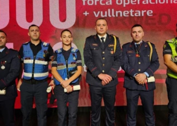 Rama dekoroi 5 policë për guximin në shuarjen e zjarreve, Proda: Shembulli që na bën krenarë të gjithëve