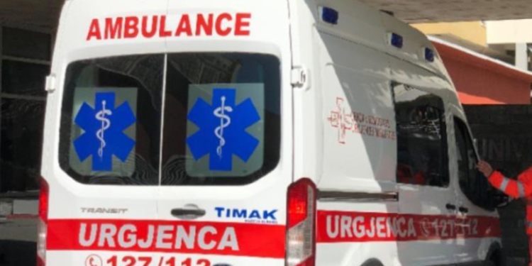 I riu përplas me makinë të miturën në Ballsh, 7-vjeçarja dërgohet në spital