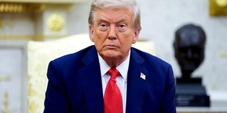 Trump lë të hapur mundësinë e përdorimit të avionëve amerikanë për të garantuar sigurinë e Ukrainës