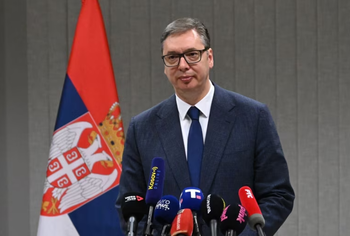 Mes tensioneve dhe akuzave për dhunë, Vuçiç fton protestuesit në debat publik