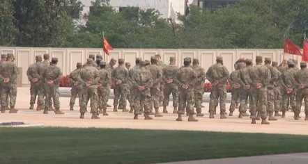 “Po tejkalon kompetencat!”/ Trump zbarkon me trupat ushtarake në Çikago