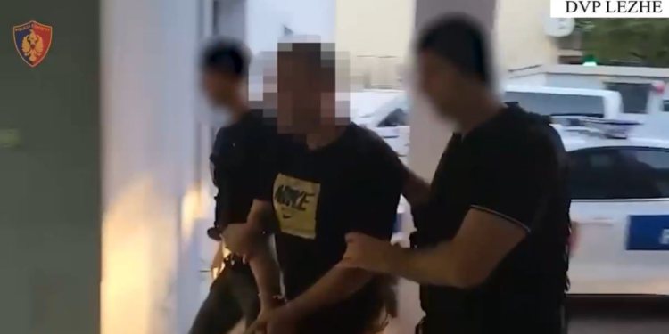 Kishte 3 muaj që i fshihej policisë, kapet në Laç i kërkuari për trafik armësh