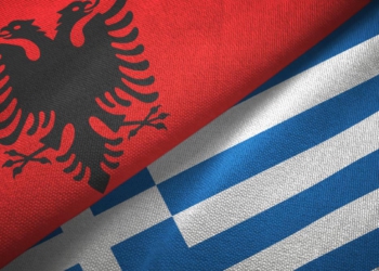 Ambasada e Greqisë: Jemi pranë popullit shqiptar, bashkë në shuarjen e zjarreve!