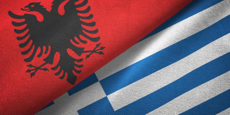 Ambasada e Greqisë: Jemi pranë popullit shqiptar, bashkë në shuarjen e zjarreve!