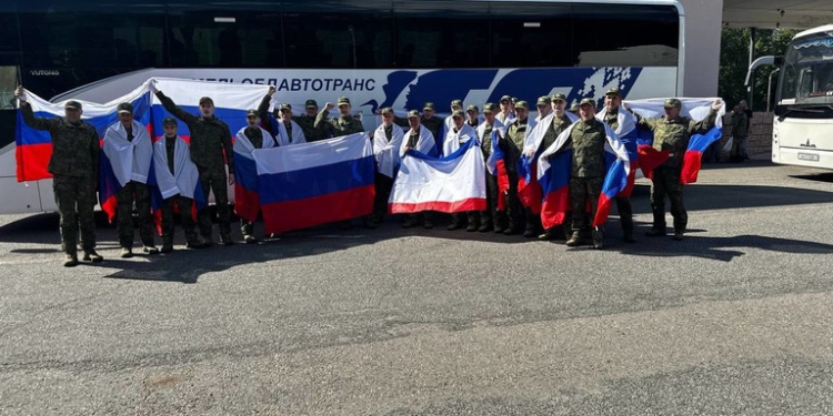 Sot samiti Trump-Putin, Kievi dhe Moska shkëmbejnë dhjetëra të burgosur lufte