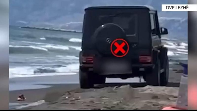 VIDEO / Qarkulloi me ‘G-Class’ në breg të detit në Lezhë, gjobitet me 500 mijë lekë 23-vjeçari