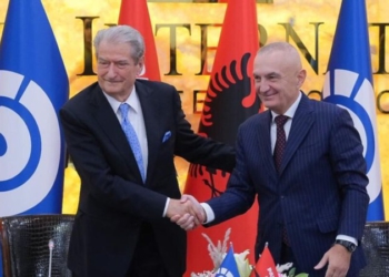 Berisha i bën nderin e radhës Ilir Metës, i “fal” edhe tre deputetë të tjerë