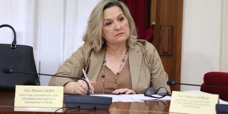 ‘Shpërthen’ Açka: Botës i ka rënë fati të ketë burra shteti, kurse Shqipërisë burra për burg!