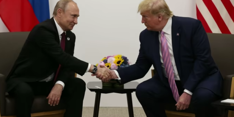 Demokratët amerikanë shprehin përbuzje për takimin Trump-Putin: Presidenti u vu në lojë