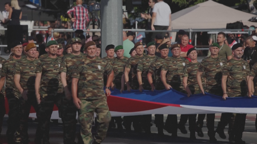 Garë e fortë armatimesh në Ballkan, Serbia dhe Kroacia rivale të ethshme, sfidojnë me parada ushtarake