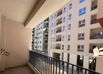 Shiti dy herë të njëjtin apartament, procedohet penalisht noterja në Tiranë