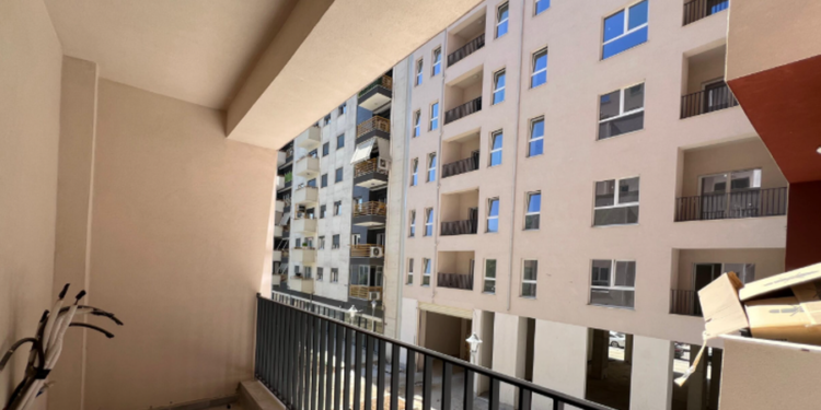 Shiti dy herë të njëjtin apartament, procedohet penalisht noterja në Tiranë