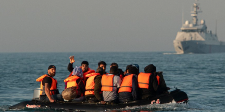 Marrëveshja e re e emigracionit, azilkërkuesit nga Franca do lejohen të shkojnë në Britani për 3 muaj