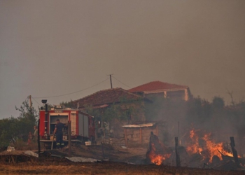 Shqipëria në luftë me flakët, bilanci: 29 vatra zjarri ende aktive, mbi 1100 forca në terren
