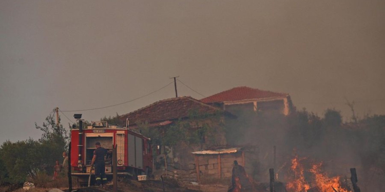 Shqipëria në luftë me flakët, bilanci: 29 vatra zjarri ende aktive, mbi 1100 forca në terren
