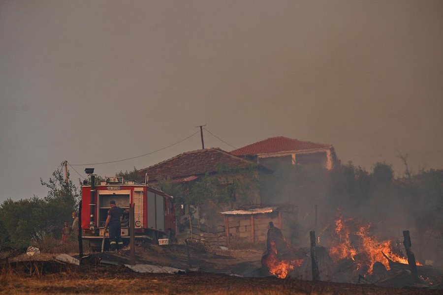 Shqipëria në luftë me flakët, bilanci: 29 vatra zjarri ende aktive, mbi 1100 forca në terren