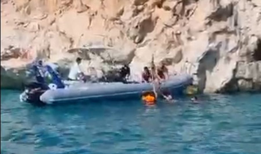 Mbeti i bllokuar në mes të detit, shpëtohet turist francez pranë Gjipesë