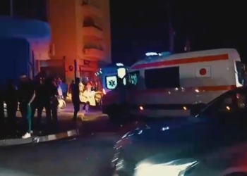Zjarri në Lushnje, dhjetëra banorë të asfiksuar nga tymi, tre në gjendje më të rëndë