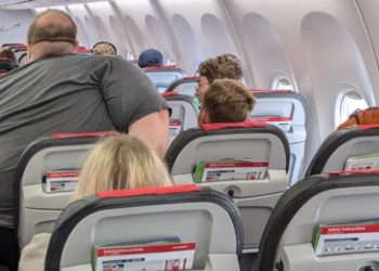 Nga janari 2026, pasagjerët obezë do paguajnë për dy ulëse në avion, vendimi nxit debate