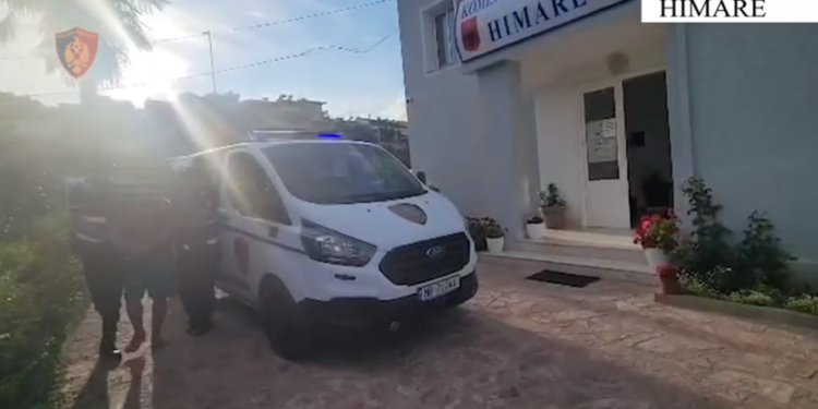 Kanosi me armë punonjëset e hotelit në Borsh, arrestohet 34-vjeçari