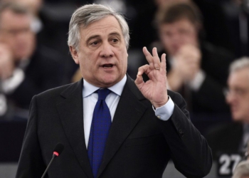 “Gjykatësi vendos për ligjet, jo destinacionet”, Tajani për vendimin për kampet në Shqipëri: Çështje jakobine…