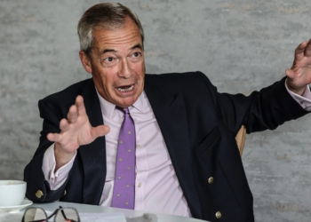 Emigracioni i paligjshëm në Britani, Farage e sheh Shqipërinë si destinacion për azilkërkuesit e dëbuar