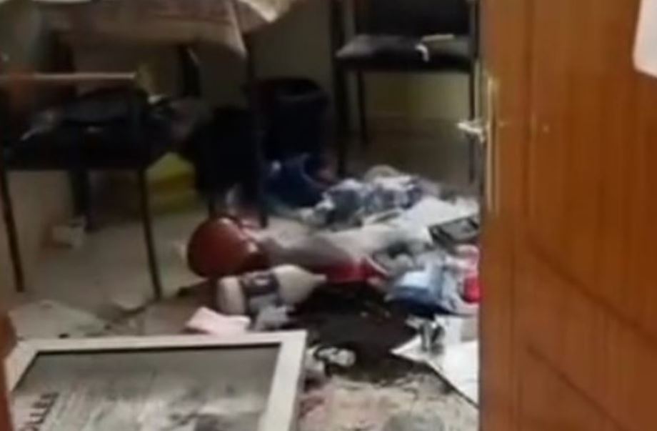 VIDEO / Në prag të vitit të ri shkollor, dy të mitur shkatërrojnë shkollën në Pogradec
