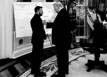 FOTOLAJM / Trump i tregon Zelenskyt hartën e territorit ukrainas nën kontrollin rus