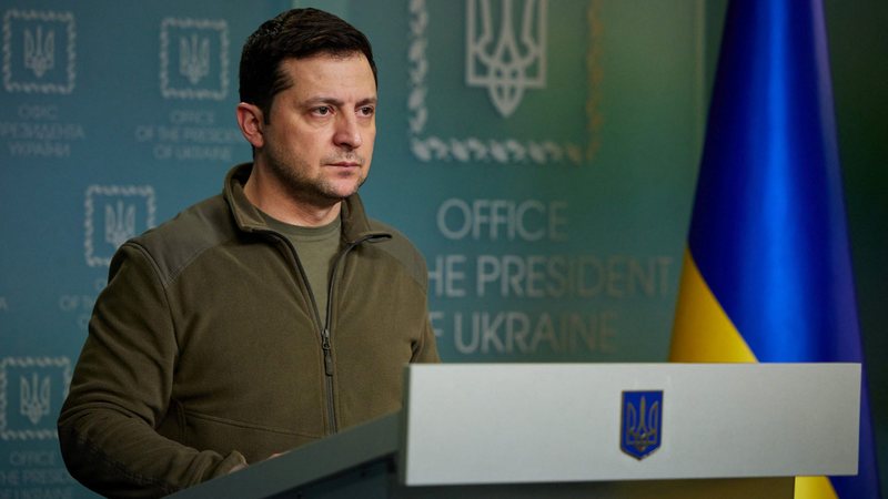 Zelensky refuzon lëshimin e Donbasit, e quan “trampolinë” për Putinin