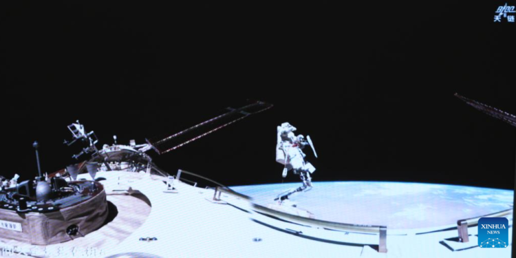 Astronautët e Shenzhou-20 përfundojnë serinë e tretë të aktiviteteve hapësinore