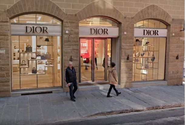“Skifterat” bëjnë namin në një dyqan mode në qendër të Firenzes, grabitje me vlerë 200 mijë euro