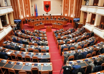 Nga Topalli te Tom Doshi, cilët janë 10 politikanët që do të rikthehen në Parlament
