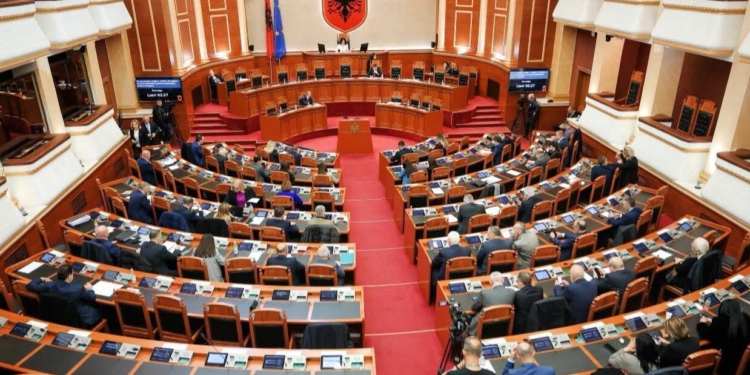 Nga Topalli te Tom Doshi, cilët janë 10 politikanët që do të rikthehen në Parlament