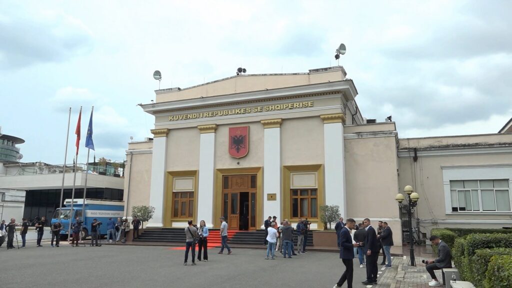 Cilët do të jenë deputetët e ardhshëm? Kush rikthehet dhe kush ulet për herë të parë në Parlament