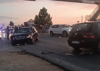 Tjetër aksident në autostradën Lushnje-Fier! Makina i pret rrugën ‘Benz-it’, dy të plagosur