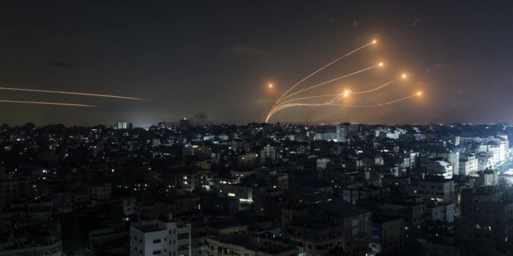 Bien sirenat e sulmit ajror në Tel Aviv, ushtria izraelite identifikon raketën e lëshuar nga Jemeni