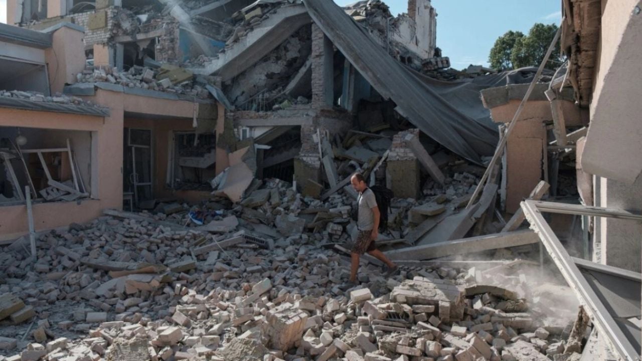 Rusia vijon përparimin në fushëbetejë, merr dy fshatra në rajonin e Donjetskut