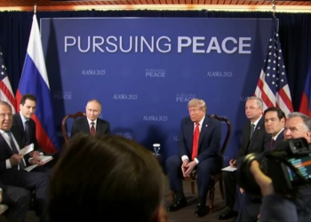 Trump dhe Putin të ulur bashkë, dalin fotot e para nga Samiti i Alaskës! Pse po bërtet Presidenti rus?!