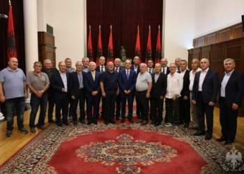 Begaj nderon luftëtarët e parë të çlirimit të Kosovës: Veprat tuaja do të mbeten të paharruara