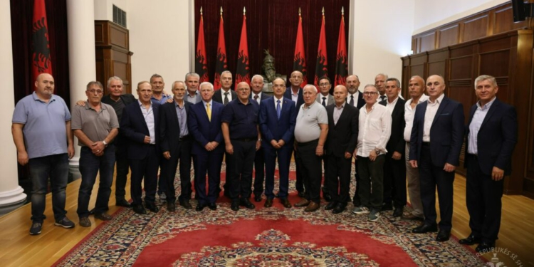 Begaj nderon luftëtarët e parë të çlirimit të Kosovës: Veprat tuaja do të mbeten të paharruara