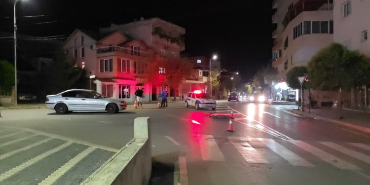 Aksident në Pogradec, i riu me monopatinë përplaset me BMW-në