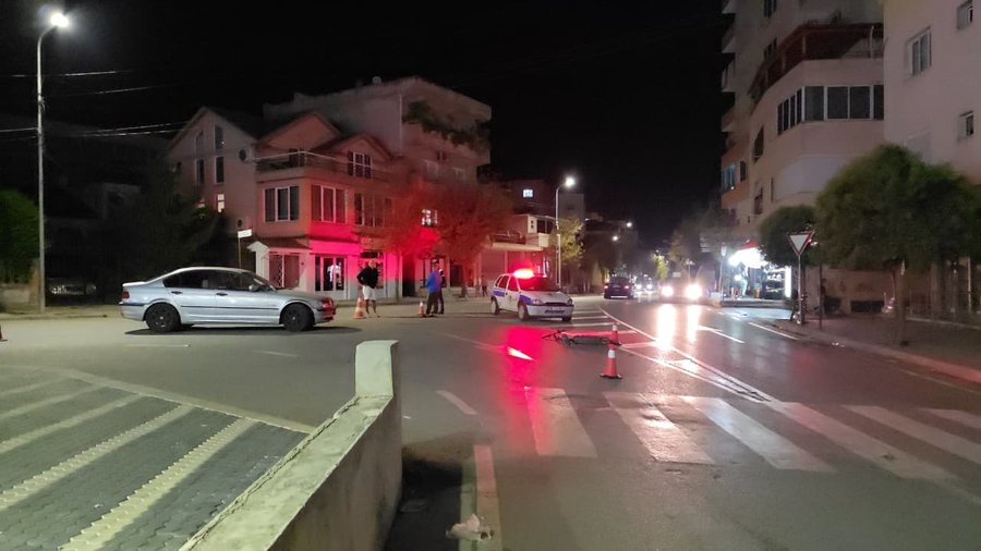 Aksident në Pogradec, i riu me monopatinë përplaset me BMW-në